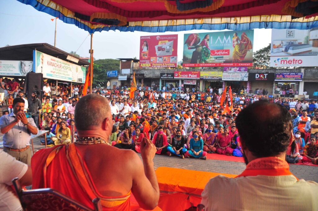 ಬೆಂಗಳೂರು ಸುತ್ತಾಡುವುದನ್ನು ನಿಲ್ಲಿಸಿ ಉಳ್ಳಾಲವನ್ನು ಸೂಕ್ಷ್ಮವಾಗಿ ಗಮನಿಸಿ ಶಾಸಕರೇ : ವಜ್ರದೇಹಿ ಸ್ವಾಮಿ