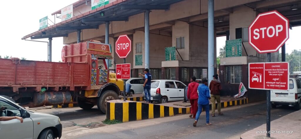 ಕರ್ನಾಟಕ- ಕೇರಳ ಗಡಿಭಾಗ ತಲಪಾಡಿಯಲ್ಲಿ ಕೋವಿಡ್ ಚೆಕ್ಪೋಸ್ಟ್ ಮತ್ತೆ ಆರಂಭ, ದ.ಕ ಅಧಿಕಾರಿಗಳಿಂದ ಕೇರಳದಿಂದ ಬರುವವರಿಗೆ ಎಚ್ಚರಿಕೆ