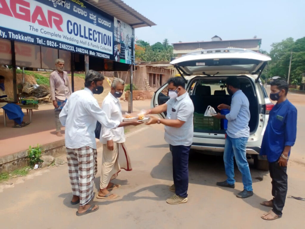 ಕೊರೊನಾ ಲಾಕ್ಡೌನ್ ಅಶಕ್ತರಿಗೆ ಶ್ರೀ ಸಾಯಿ ಪರಿವಾರ್ ತೊಕ್ಕೊಟ್ಟು ವತಿಯಿಂದ ಊಟದ ವ್ಯವಸ್ಥೆ