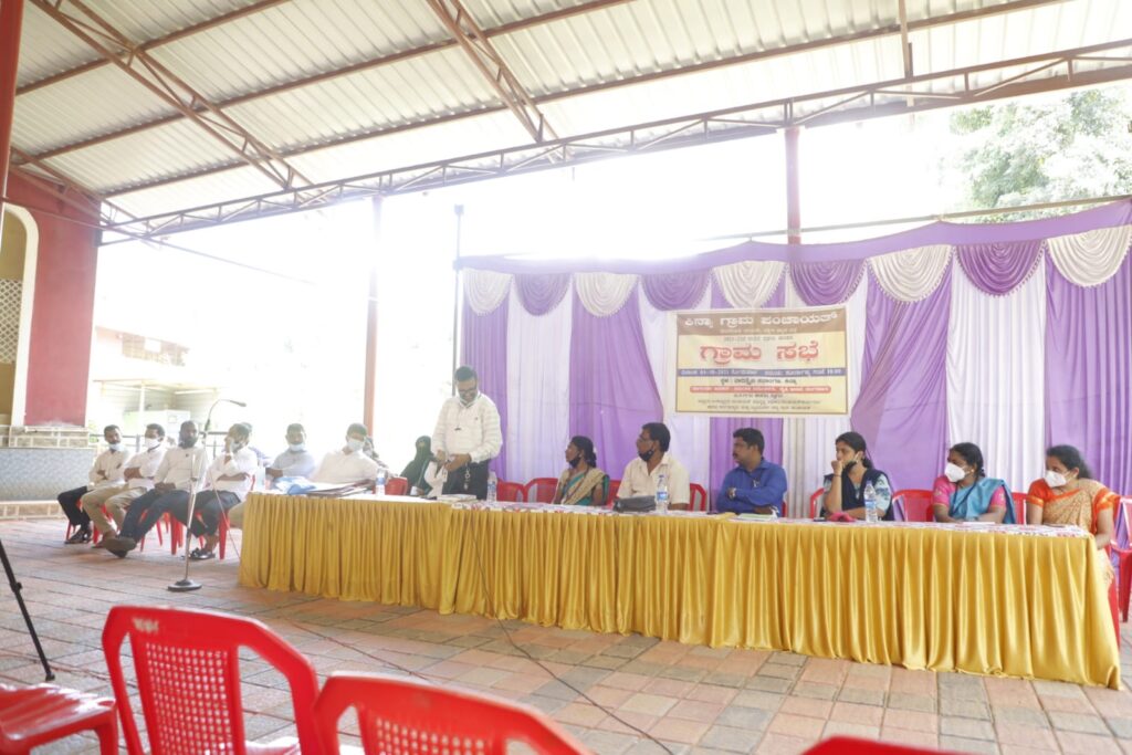 ಖಾಲಿ ಖುರ್ಚಿಗಳಿಗೆ ನಡೆದ ಕಿನ್ಯಾ ಗ್ರಾಮಸಭೆ