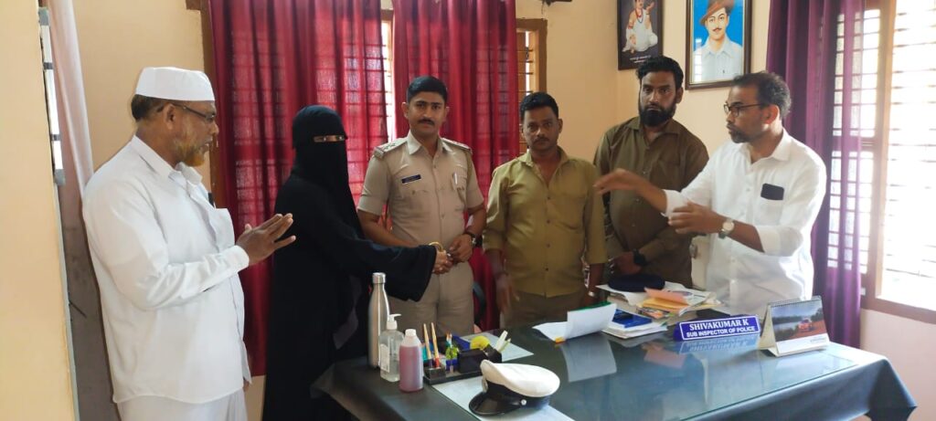 ಪ್ರಾಮಾಣಿಕತೆ ಮೆರೆದ ಸಿಟಿ ಬಸ್ ಸಿಬ್ಬಂದಿಕಳೆದುಹೋದ 18 ಗ್ರಾಂ ಚಿನ್ನದ ಬಳೆ ಮಹಿಳೆಗೆ ವಾಪಸ್