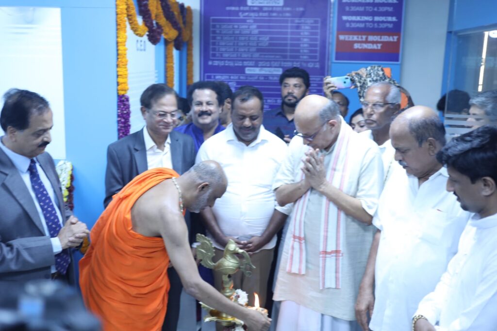 ದೇರಳಕಟ್ಟೆಯಲ್ಲಿ ಯಕ್ಷ ಧ್ರುವ ಸೌಹಾರ್ದ ಕೋ-ಆಪರೇಟಿವ್ ಸೊಸೈಟಿ ಉದ್ಘಾಟನೆಸಮಾಜಮುಖಿ ಜೀವನದಿಂದ ಸಂತೃಪ್ತಿ, ಯಶಸ್ಸು; ಒಡಿಯೂರು ಶ್ರೀ