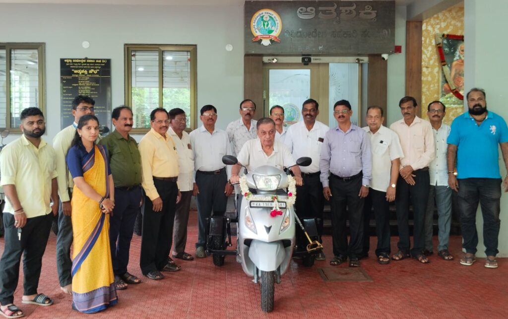 ಆತ್ಮಶಕ್ತಿ ವಿವಿಧೋದ್ದೇಶ ಸಹಕಾರಿ ಸಂಘದ ವತಿಯಿಂದ ಕೊಡುಗೆಯಾಗಿ ಸ್ಕೂಟರ್ ಹಸ್ತಾಂತರ