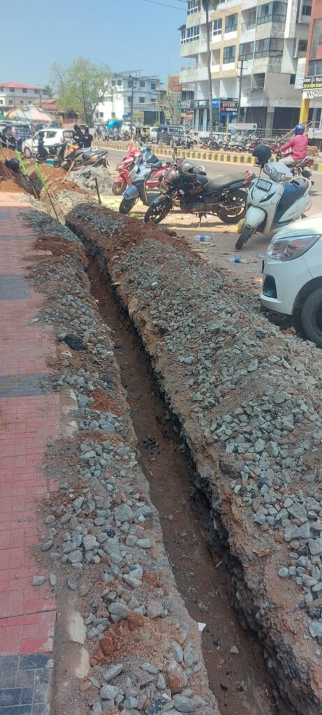 ಸುಂದರಗೊಳಿಸುವುದ್ಯಾಕೆ..?? ಅಗೆಯುವುದ್ಯಾಕೆ..? ದೇರಳಕಟ್ಟೆಯ ಗೋಳು..? ಸಾರ್ವಜನಿಕರ ಆಕ್ರೋಶ